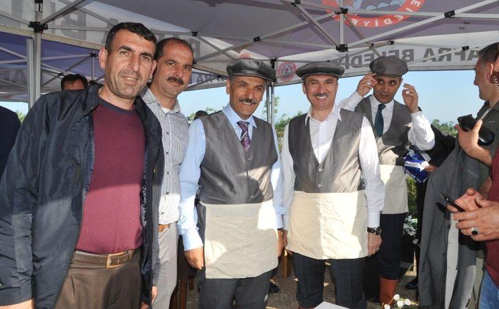 Çizmeleri giyen protokol çeltik ekti G5