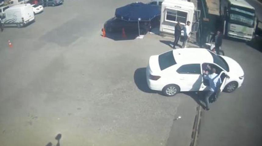 İstanbul'da polis şüphelinin aracına camdan atladı