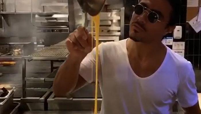 Nusret'ten altın kaplama hamburger videosu! Sosyal medyayı salladı