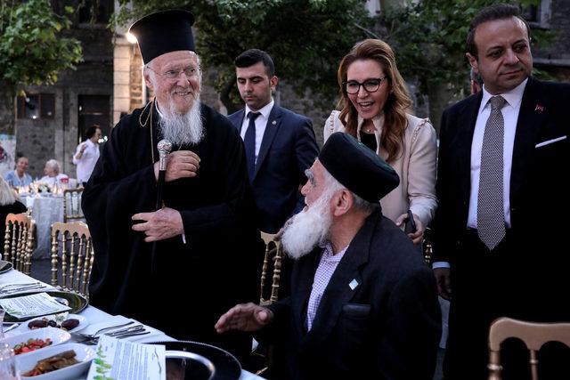 Eski AB Bakanı Egemen Bağış Darülaceze'de iftar yemeği verdi