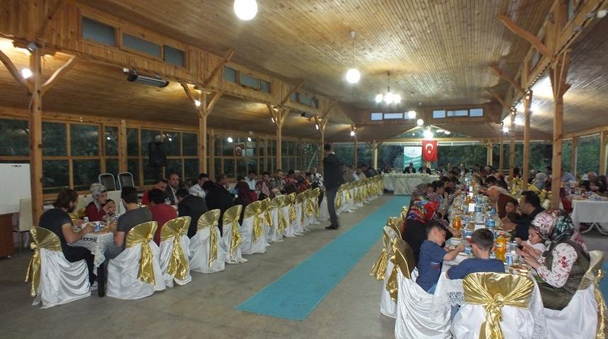 Boyabat&rsquo;ta &rsquo;Yetimler G&uuml;n&uuml;&rsquo;ne &ouml;zel iftar programı