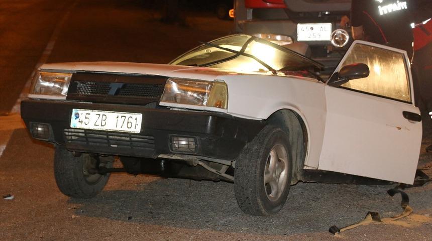 Manisa&rsquo;da korkun&ccedil; kaza! Otomobil ikiye b&ouml;l&uuml;nd&uuml;