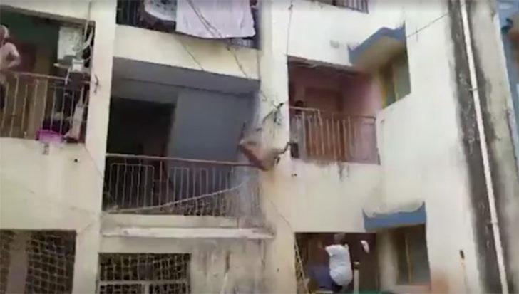 Mahalle ayağa kalktı! Bir anda balkondan atlayıp... G1