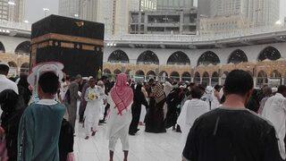 Müslümanlar Tavaflarını Yağmur Altında Yaptı