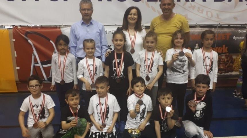 Geleneksel &ccedil;ocuk oyunlarında Bandırma&rsquo;yı temsil etti