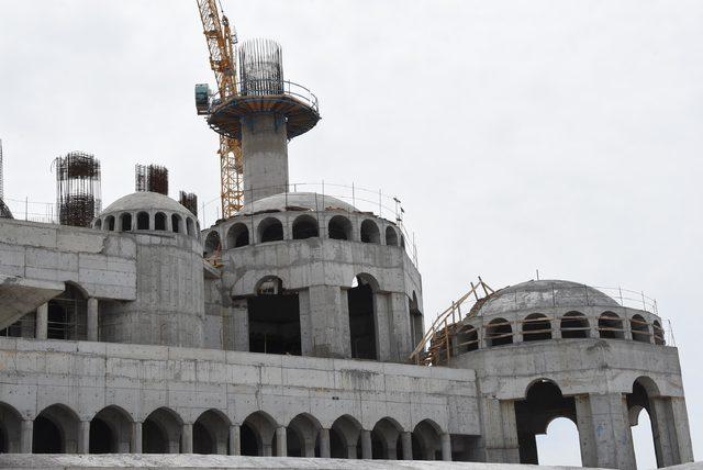 İzmir'de yapılan 15 bin kişilik caminin yüzde 90'ı tamamlandı