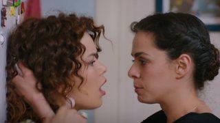 Seks fotoğrafları ifşa oldu! Kadın'da yer yerinden oynadı