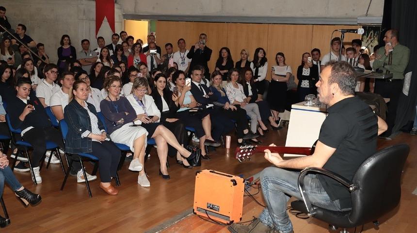 Haluk Levent ve TED Ankara Koleji öğrencileri skolyoz hastalığı için bir araya geldi