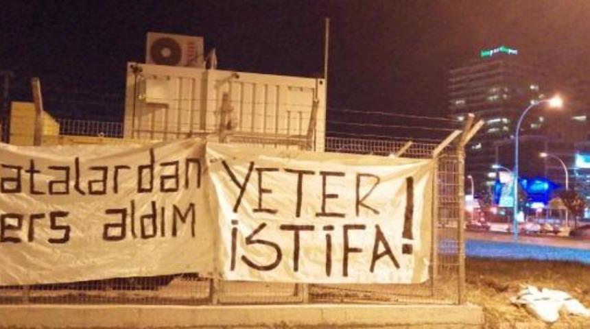 Bursaspor taraftarından pankartlı protesto
