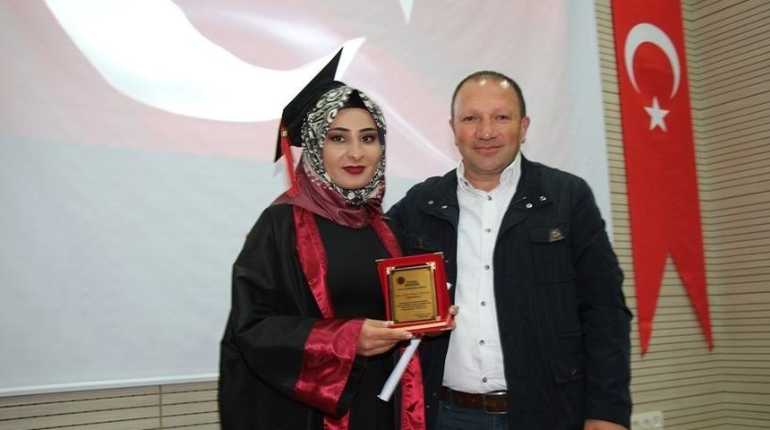 Oltu Yer Bilimleri Fak&uuml;ltesi ikinci mezunlarını verdi