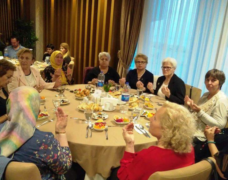 Ayvalık’ta Türk Kızılay’ı üyeleri iftar yemeğinde buluştu G5