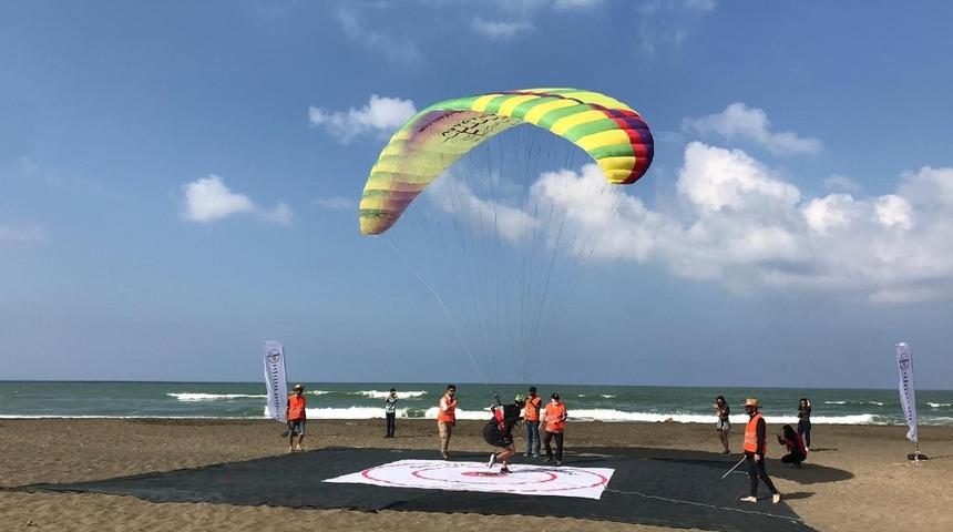 İneg&ouml;ll&uuml; paraş&uuml;t&ccedil;&uuml;ler kupalarla d&ouml;nd&uuml;