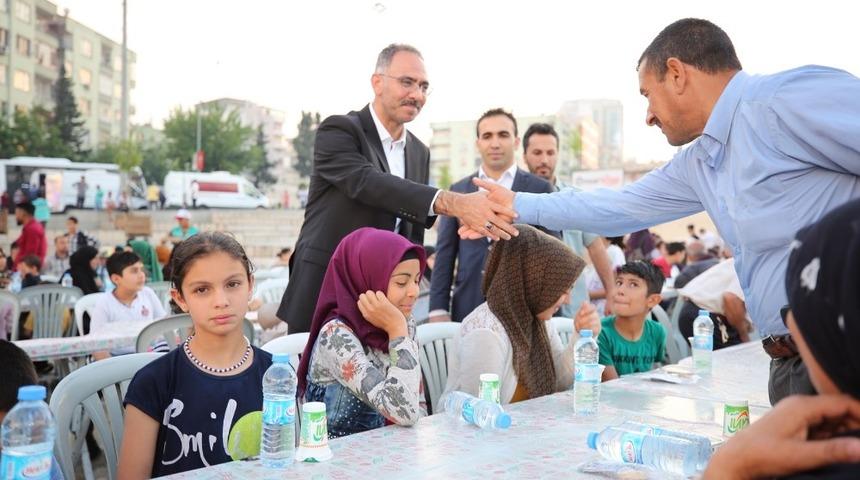 Kuş, kardeşlik sofrasında vatandaşlarla buluştu