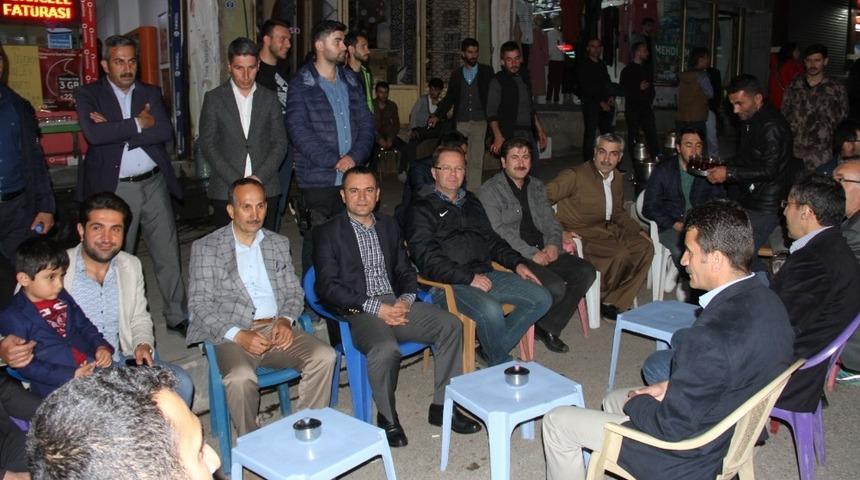 Kaymakam T&uuml;rkman ve Başkan Saklı vatandaşlarla bir araya geldi