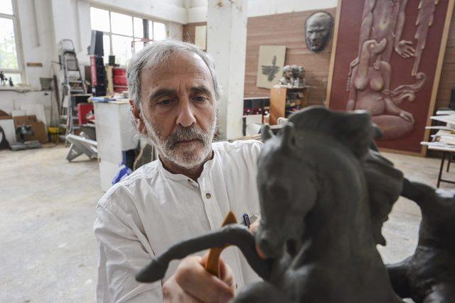 Azeri heykeltıraşın eserleri, Türkiye'nin dört bir yanında