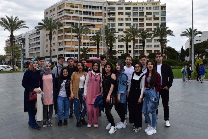Lise öğrencilerinden Dokuz Eylül Üniversitesi’ne gezi G4