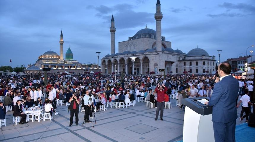 Konya’da ümmetin yetimleri kardeşlik iftarında buluştu
