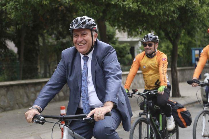 Başkan Atay mesaiye 2 tekerlekli makam aracıyla geldi G4