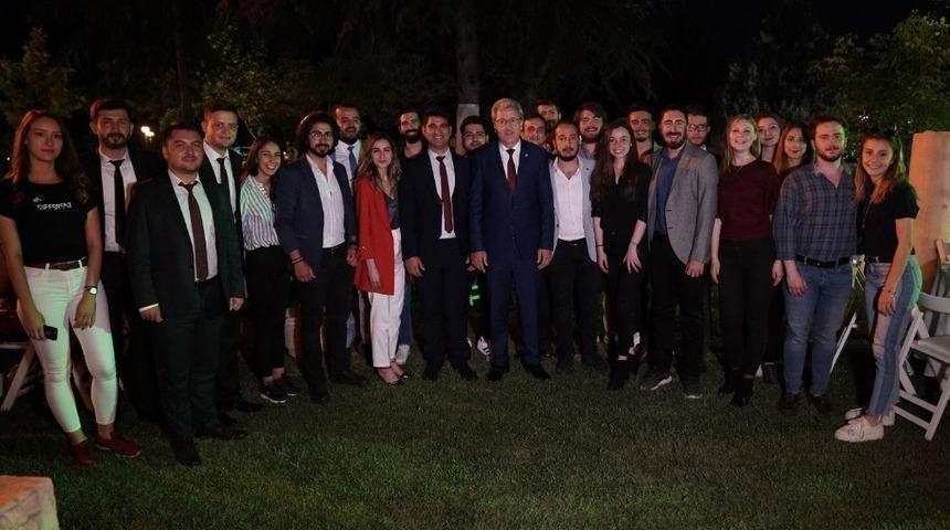 Egeliler 64&rsquo;&uuml;nc&uuml; yılda iftar programında buluştu