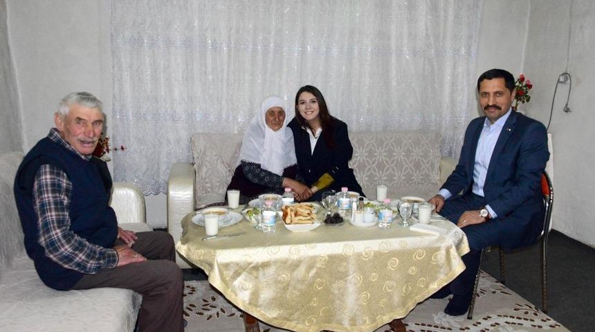 Vali Mustafa Masatlı ve eşi Karabağ ailesinin iftar sofrasına misafir oldu