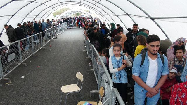 4 günde 3 bin Suriyeli, bayram için ülkesine gitti