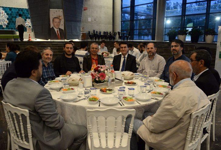 Yetim çocuklar kardeşlik sofrasında buluştu G5