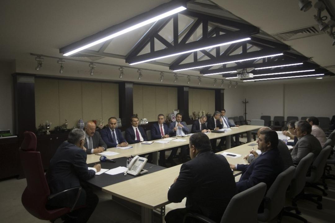 Başkan B&uuml;y&uuml;kkılı&ccedil;, il&ccedil;elerin taleplerini dinledi