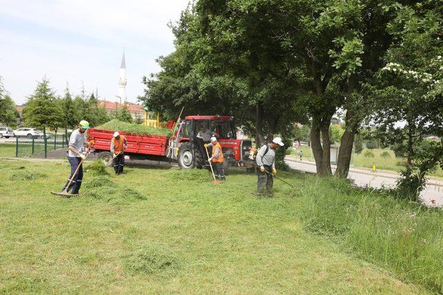 Bayram temizliğine hız kesmeden devam ediliyor