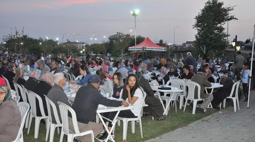 G&uuml;m&uuml;ş&ccedil;ay&rsquo;da 3 bin kişilik iftar