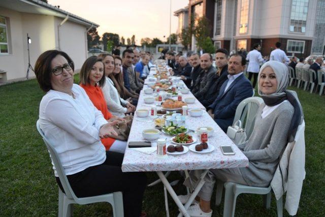 Biga’da okul müdürleri  iftarda bir araya geldi