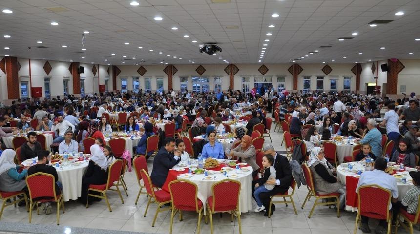Simav&rsquo;daki engelli vatandaşlar iftarda buluştu