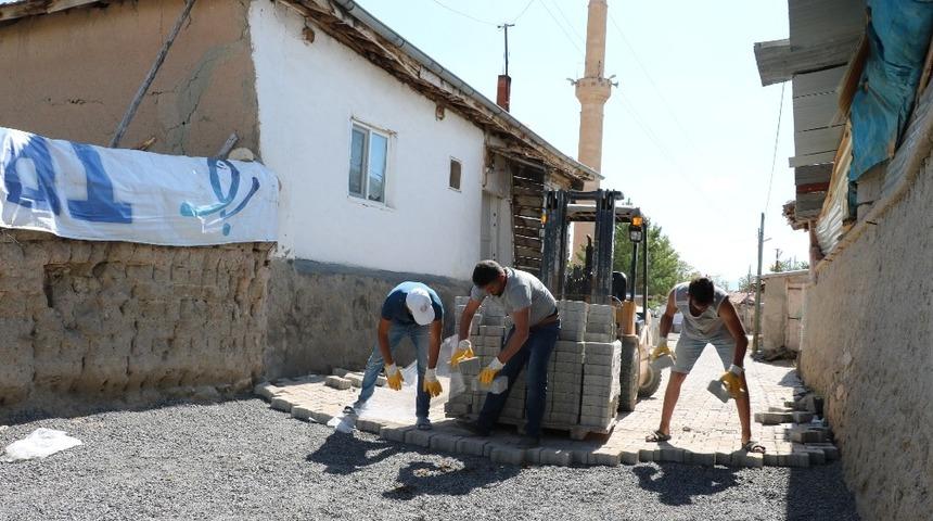 K&ouml;ylere kilitli parke taş d&ouml;şeniyor