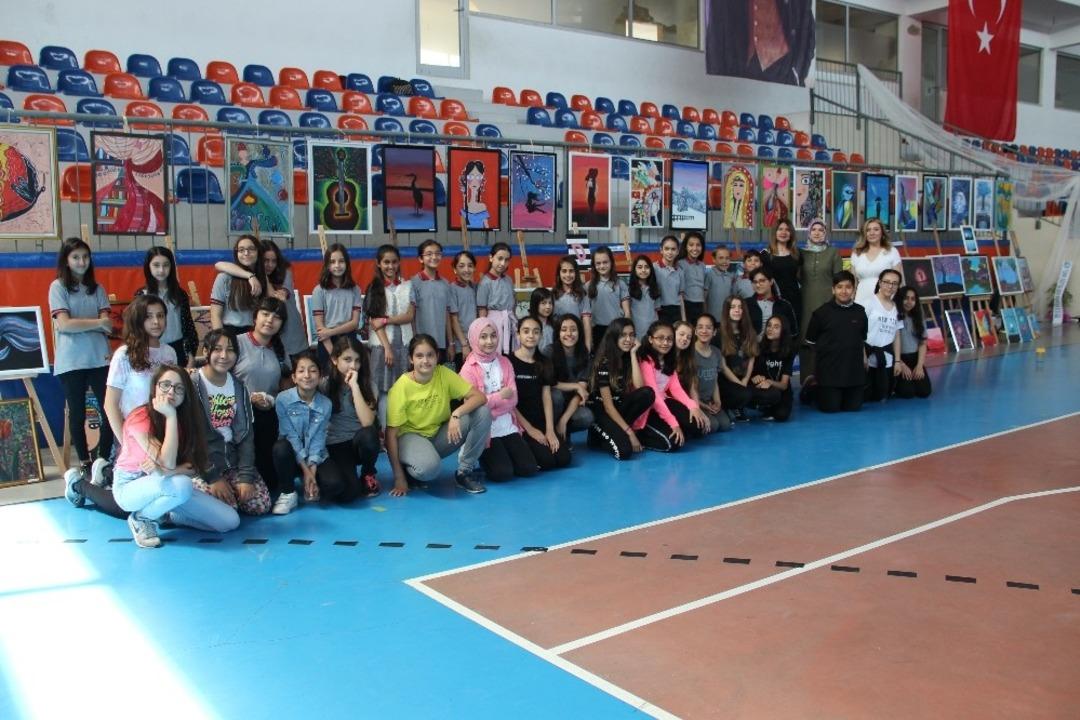 &Ouml;ğrenciler yetenekleriyle g&ouml;z kamaştırdı