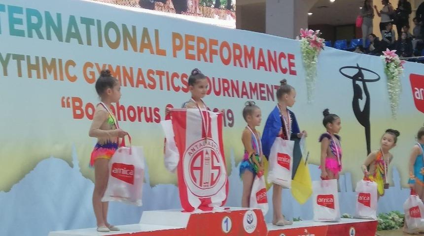 Antalyaspor yüzücüleri 157 Baraj geçti