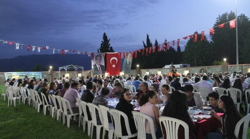 Kuyucak Belediyesi&rsquo;nden &ouml;ks&uuml;z ve yetimlere iftar yemeği