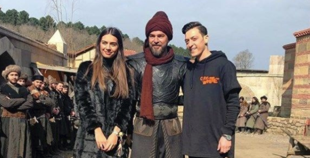 Engin Altan'dan Mesut &Ouml;zil'e tarihi hediye