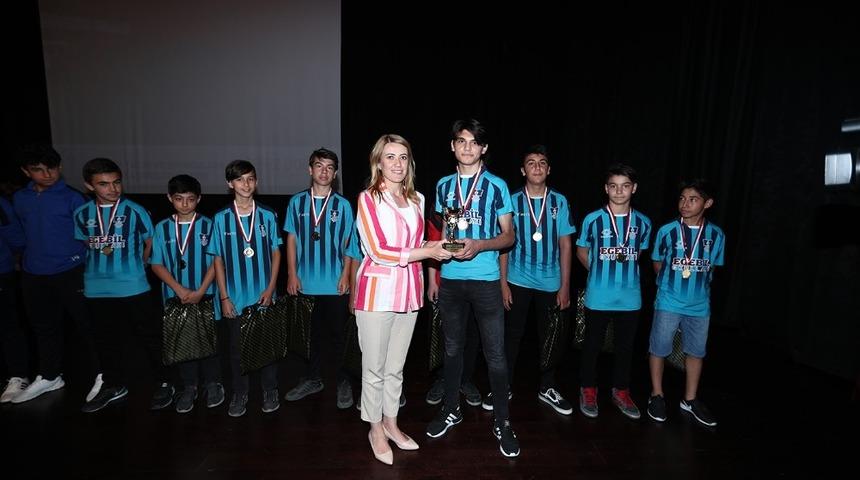 19 Mayıs &ouml;d&uuml;lleri sahiplerini buldu