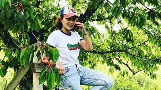 Baba evinde kiraz keyfi