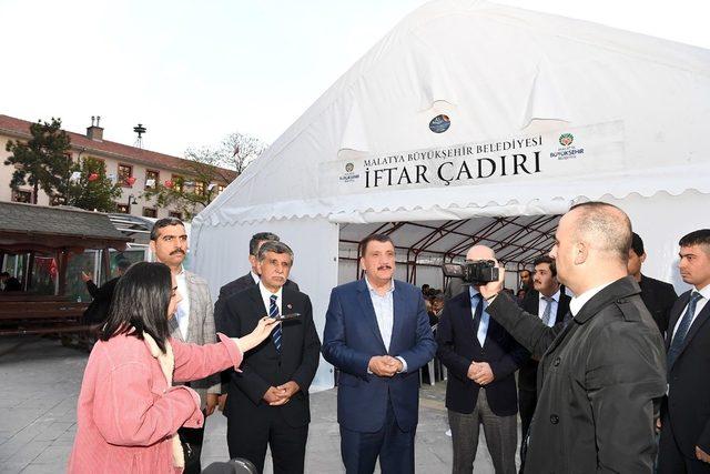 İftar çadırları Malatyalıların buluşma noktası oldu