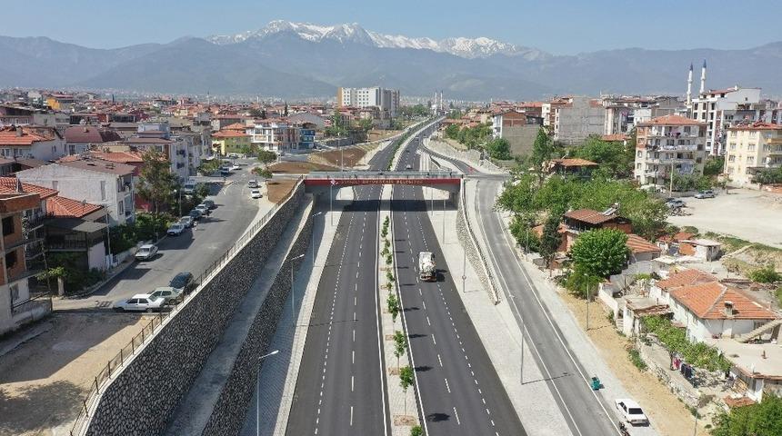 Yeni cadde ile trafik ferahladı
