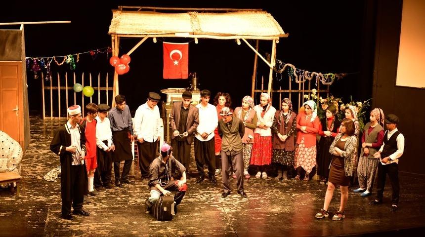 Liselerarası Tiyatro Şenliği perdelerini açtı