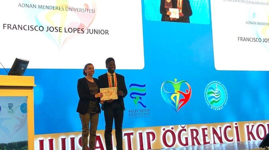 ADÜ’nün yabancı öğrencisinden çifte başarı