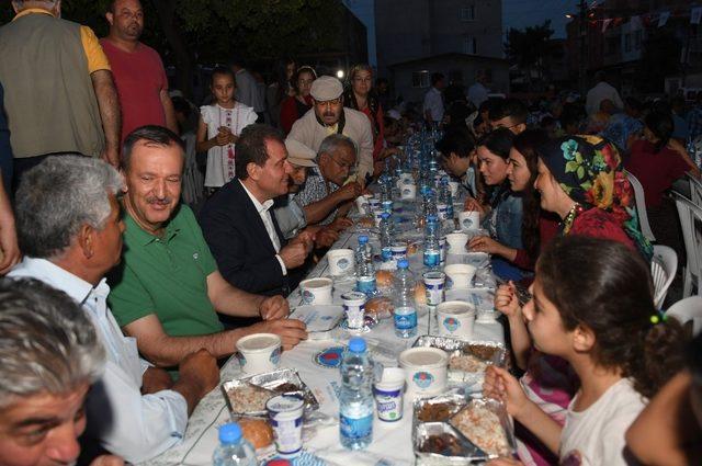 Seçer, vatandaşlarla iftarda buluştu