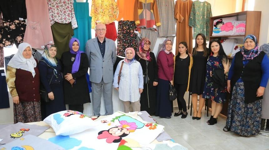 El emeği ürünler yıl sonu sergisinde