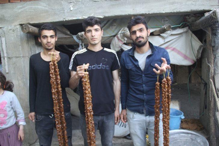 Yılda 500 ton cevizli sucuk üretiyorlar G2