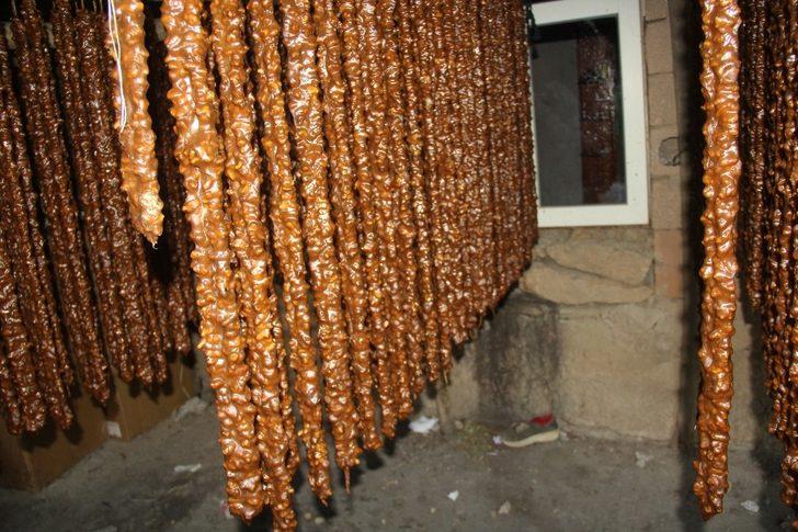 Yılda 500 ton cevizli sucuk üretiyorlar G3