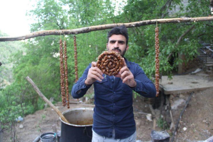 Yılda 500 ton cevizli sucuk üretiyorlar G4