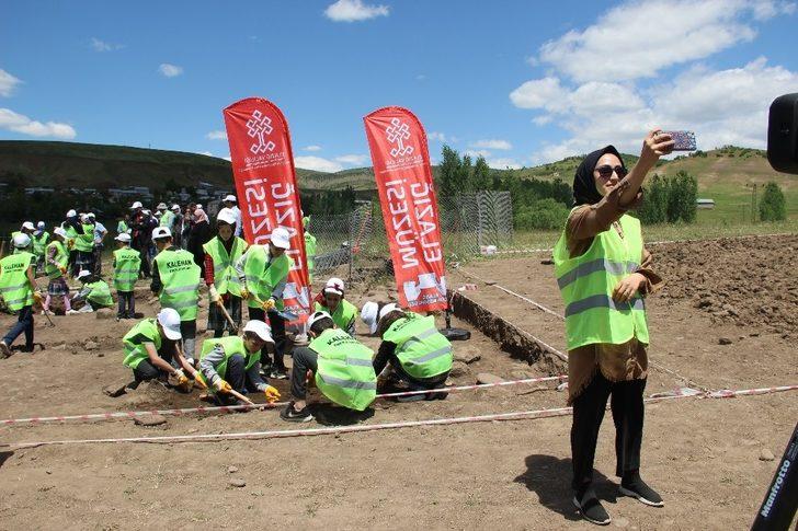 Öğrenciler, arkeolojik kazıya katıldı G2