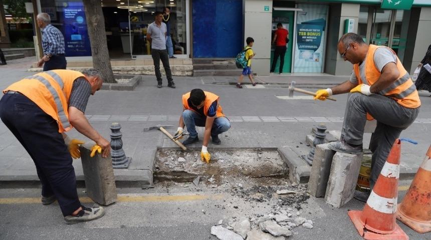 Atat&uuml;rk Bulvarı &uuml;zerindeki yaya ge&ccedil;itlerine yeni d&uuml;zenleme yapıldı