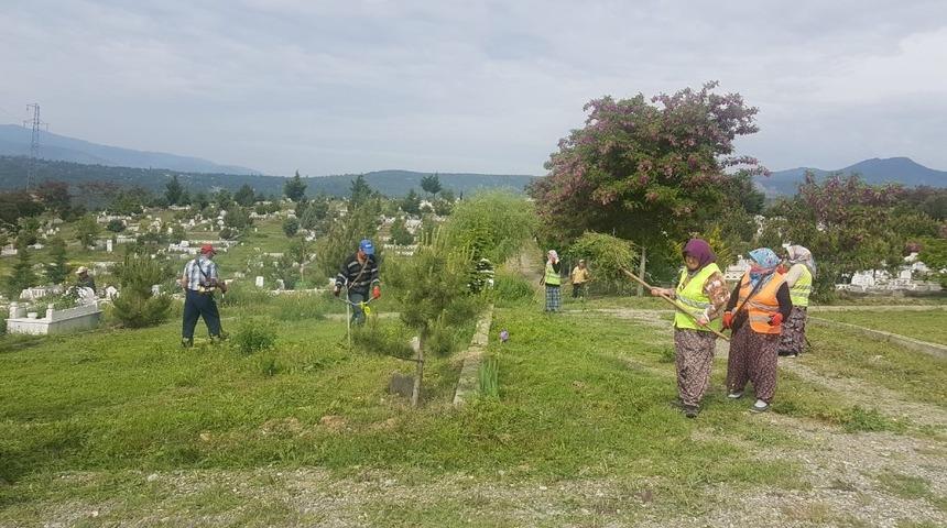Tosya’da Bayram öncesi mezar temizliği başladı